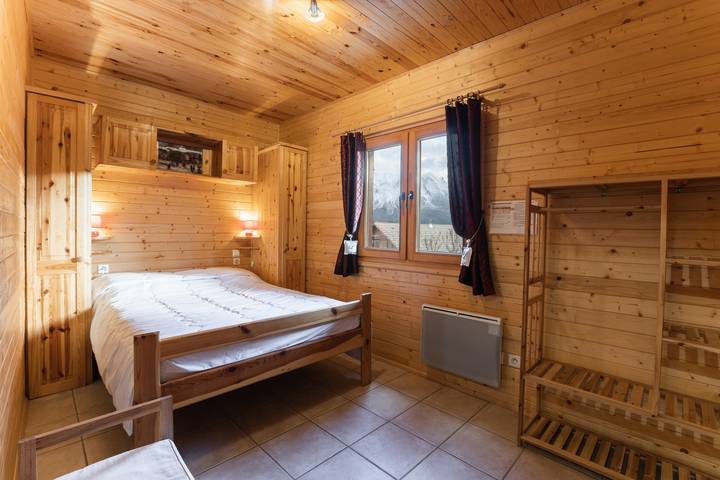 Location de vacances pour 10 personnes, avec sauna ainsi que balcon et jardin, adapté aux familles dans Saint-Étienne-en-Dévoluy - 4