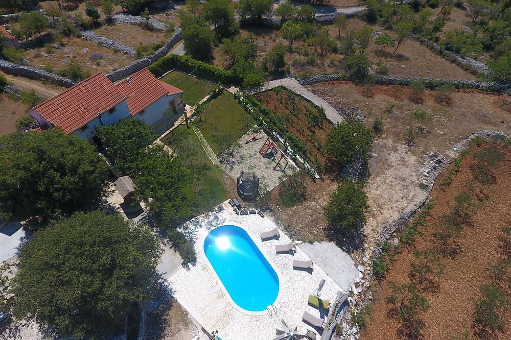 Heritage Villa Heaven No. 1 in der Nähe von Trogir, beheizter Pool in Dalmatinisches Zagora