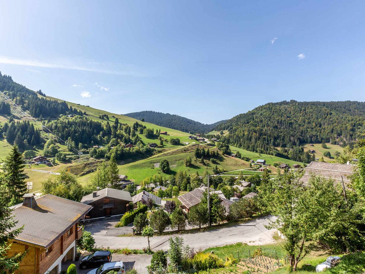 Appartement entier, Appartement spacieux 4 pièces proche pistes avec Wifi in La Clusaz, Région d'Annecy