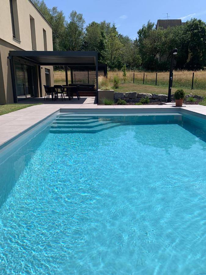 Ferienhaus für 8 Personen, mit Balkon und Whirlpool sowie Terrasse und Garten in Labaroche