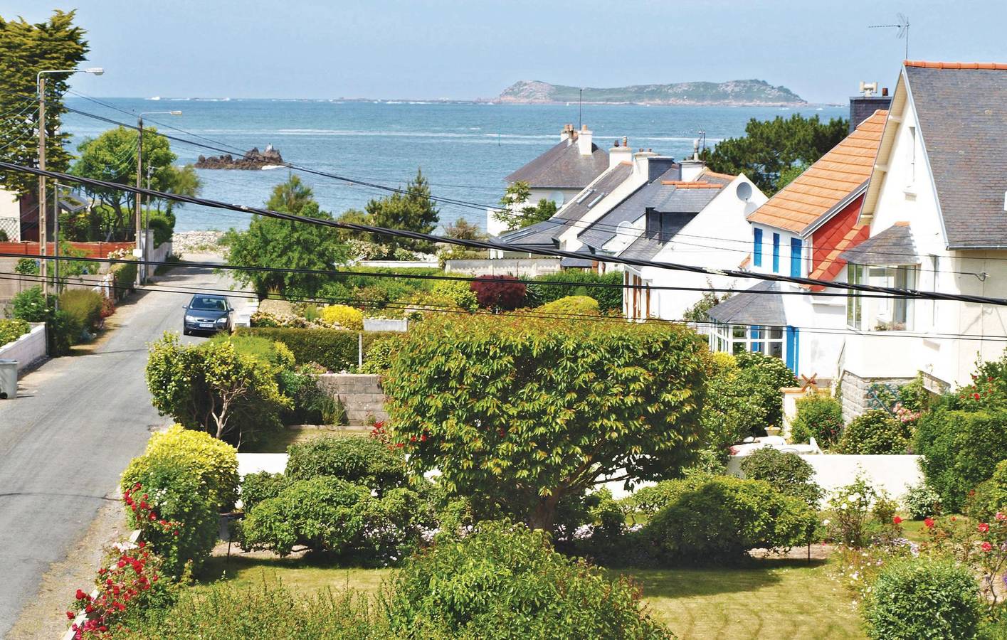 Retraite au bord de la mer avec parking, TV et jardin in Trédrez-Locquémeau, Ceinture Dorée