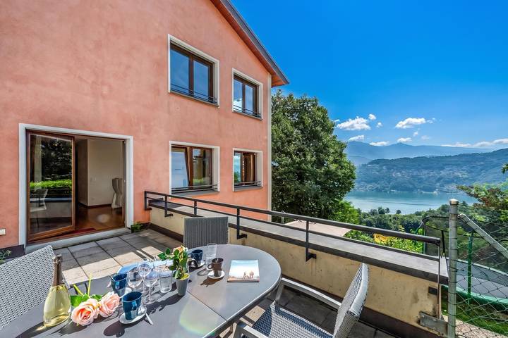 Ferienwohnung für 4 Personen, mit Seeblick und Terrasse