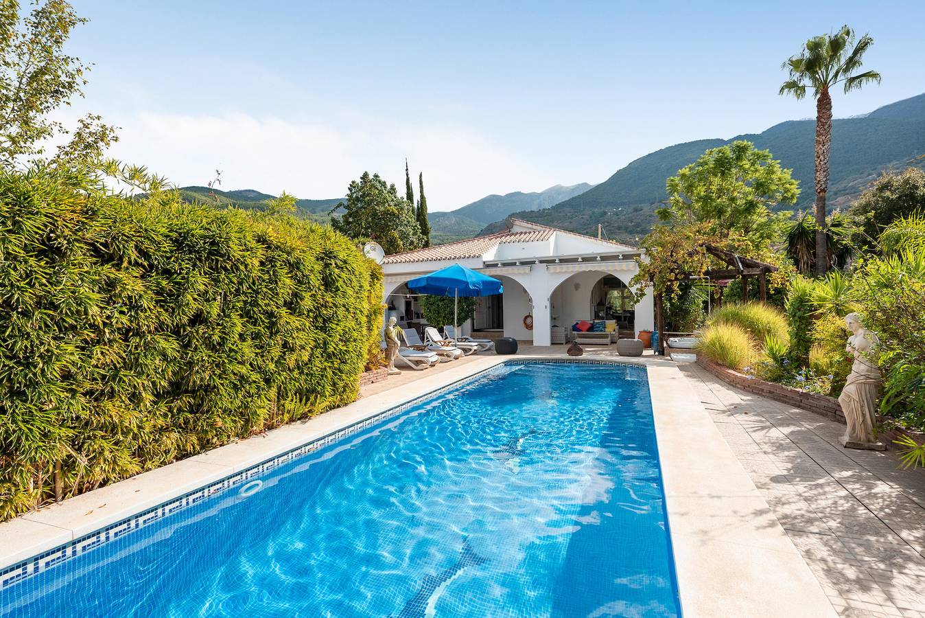 Casa vacacional 'Villa Eden' con vistas a la montaña, Wi-Fi y aire acondicionado in Alcaucín, Provincia de Málaga