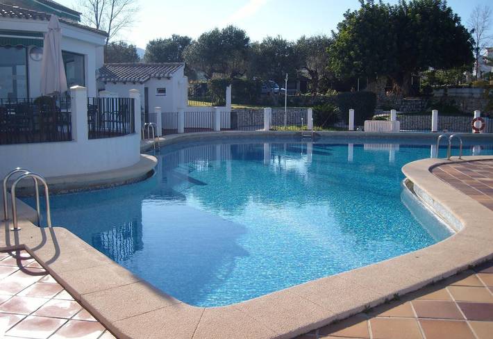 Apartamento entero, Apartamento de lujo - Vistas magníficas con vistas a la montaña y al mar, piscina compartida y balcón in Pego, Costa Blanca