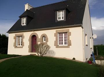 Gîte pour 6 personnes, avec jardin à Plouguiel