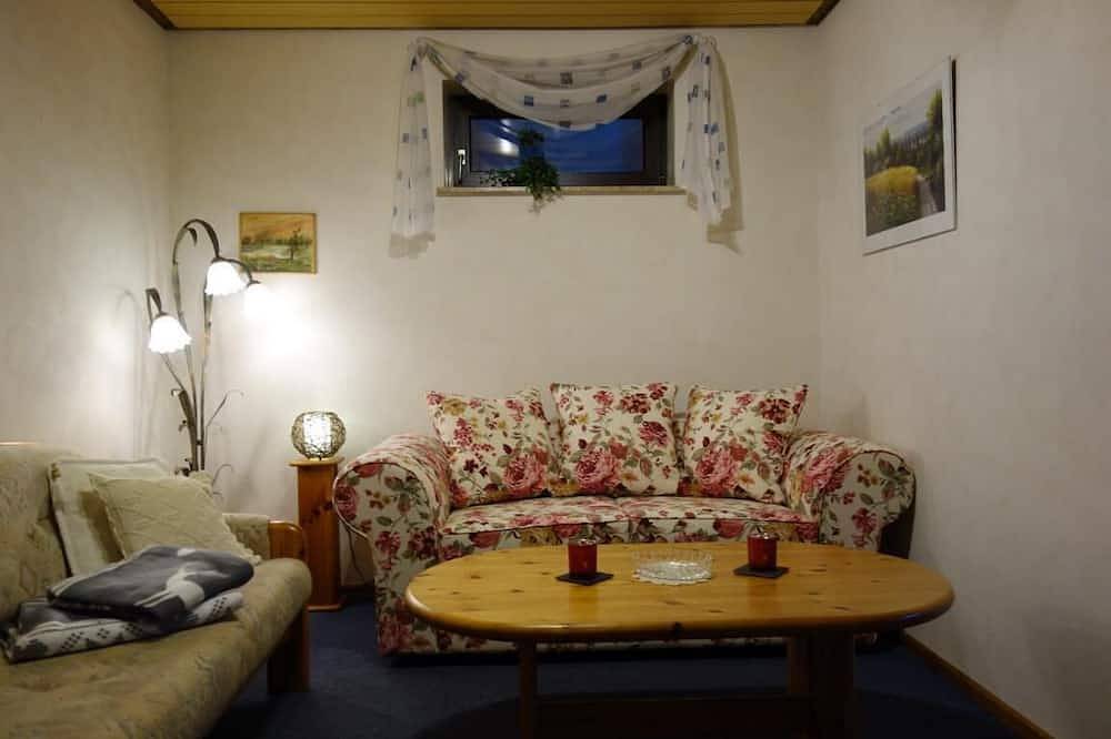 Ganze Wohnung, Gemütliche Ferienwohnung mit Pool und großem Grundstück in Ludwigswinkel in Ludwigswinkel, Landkreis Südwestpfalz