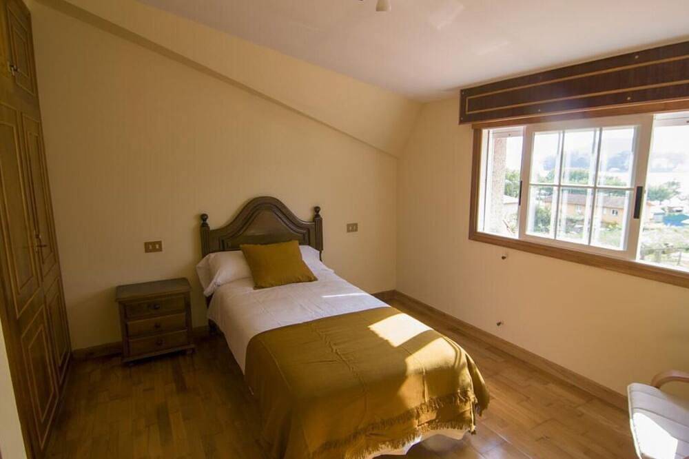 House Playa De Cesantes. in Redondela, Rías Baixas