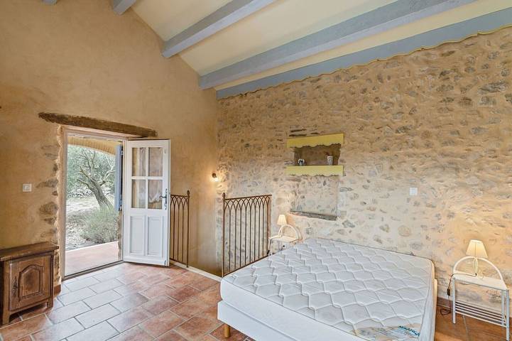 Location de vacances pour 6 personnes, avec jardin ainsi que piscine et terrasse à Les Mages - 4
