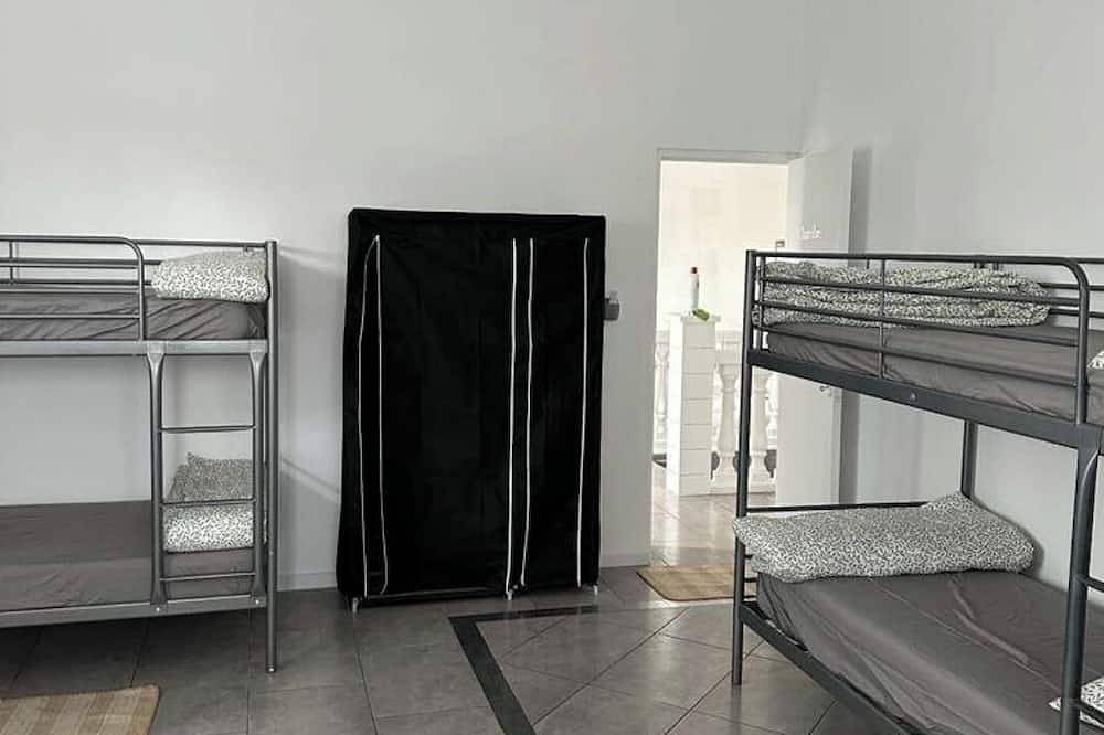 Location de Lits Dans de Grandes Chambres Refaits à Neuf in Villeneuve-Saint-Georges, Valle del Marne