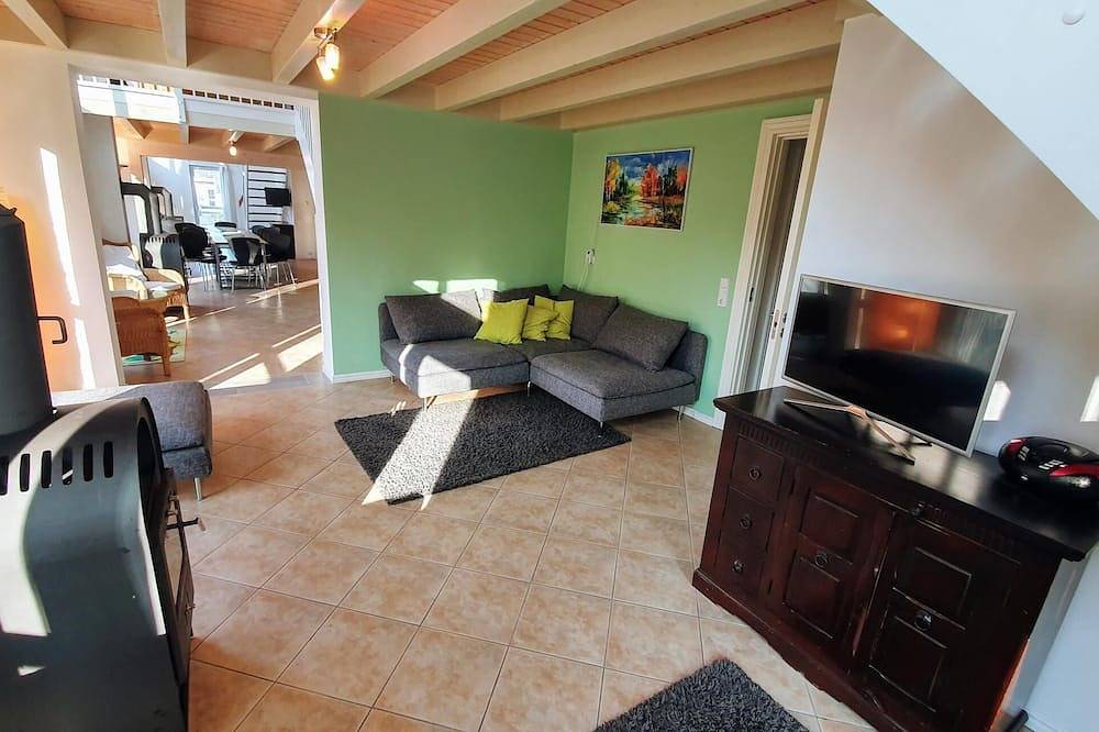 Familienhaus am Wald im Schlosspark Bad Saarow, 264m², 12+4 Pers, Sauna, Kamin in Bad Saarow, Dahme-Seengebiet