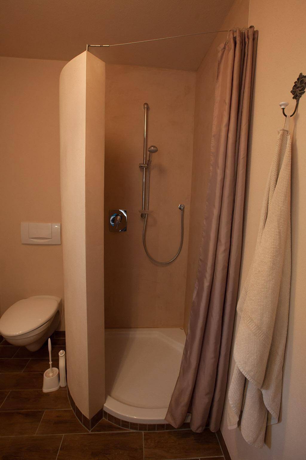 Ganze Ferienwohnung, Schiefer Blick, Wohnung mit Terrasse und Balkon in Pünderich, Traben-Trarbach und Umbegung