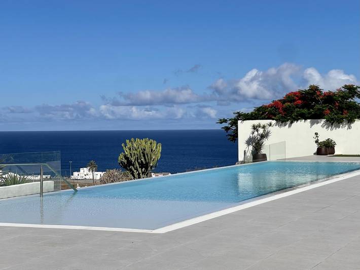 Apartamento de vacaciones para 4 personas, con jardín y terraza además de vistas al mar y piscina - 1