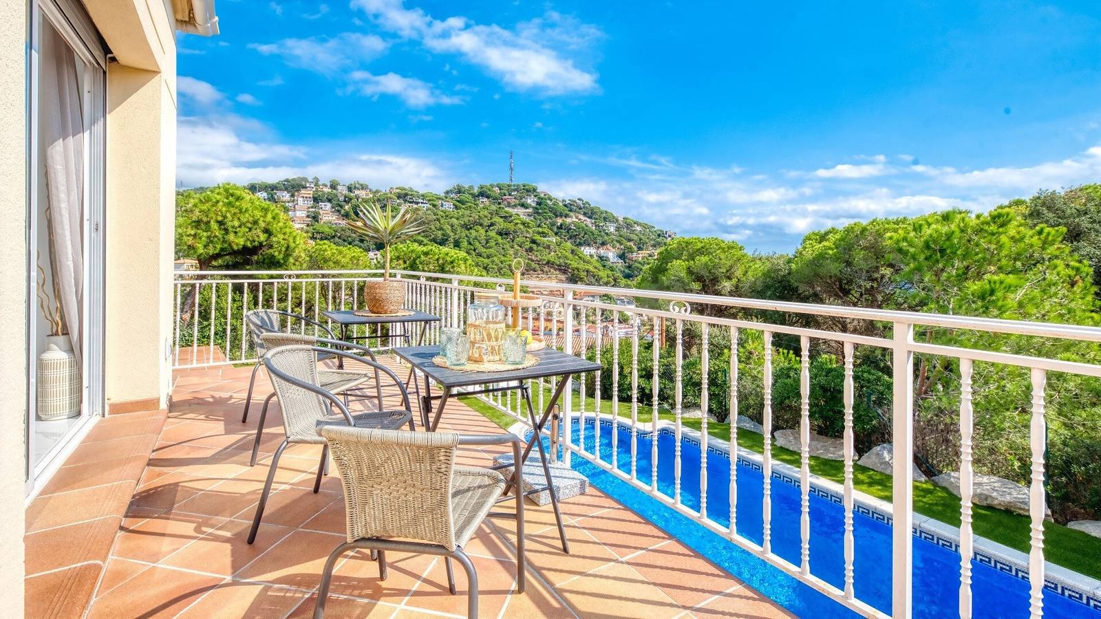 Villa 'Costacabana - La Luna' con vistas al mar, piscina privada y Wi-Fi in Roca Grossa, Lloret de Mar