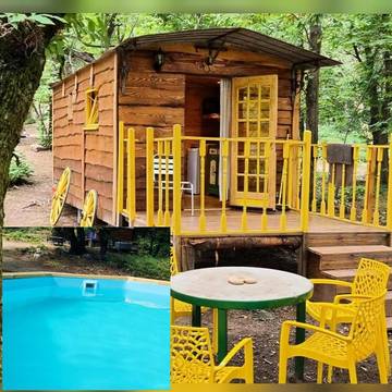 Gîte pour 4 personnes, avec jardin et vue ainsi que piscine et terrasse, animaux acceptés à Valgorge