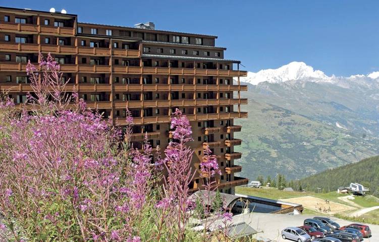 Appart’hôtel pour 8 personnes, avec balcon ainsi que piscine et sauna, animaux acceptés