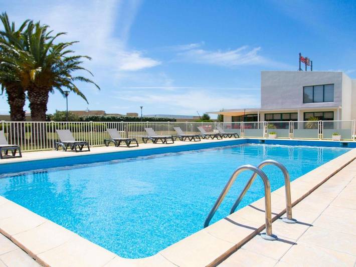 Hôtel pour 3 personnes, avec piscine ainsi que jardin et vue à Rivesaltes - 2