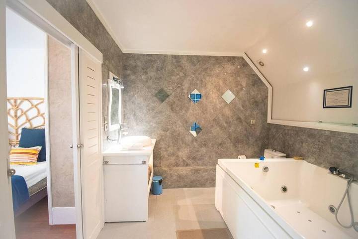 Gîte pour 4 personnes, avec piscine ainsi que vue et jardin dans Église catholique de Sainte-Anne - 4