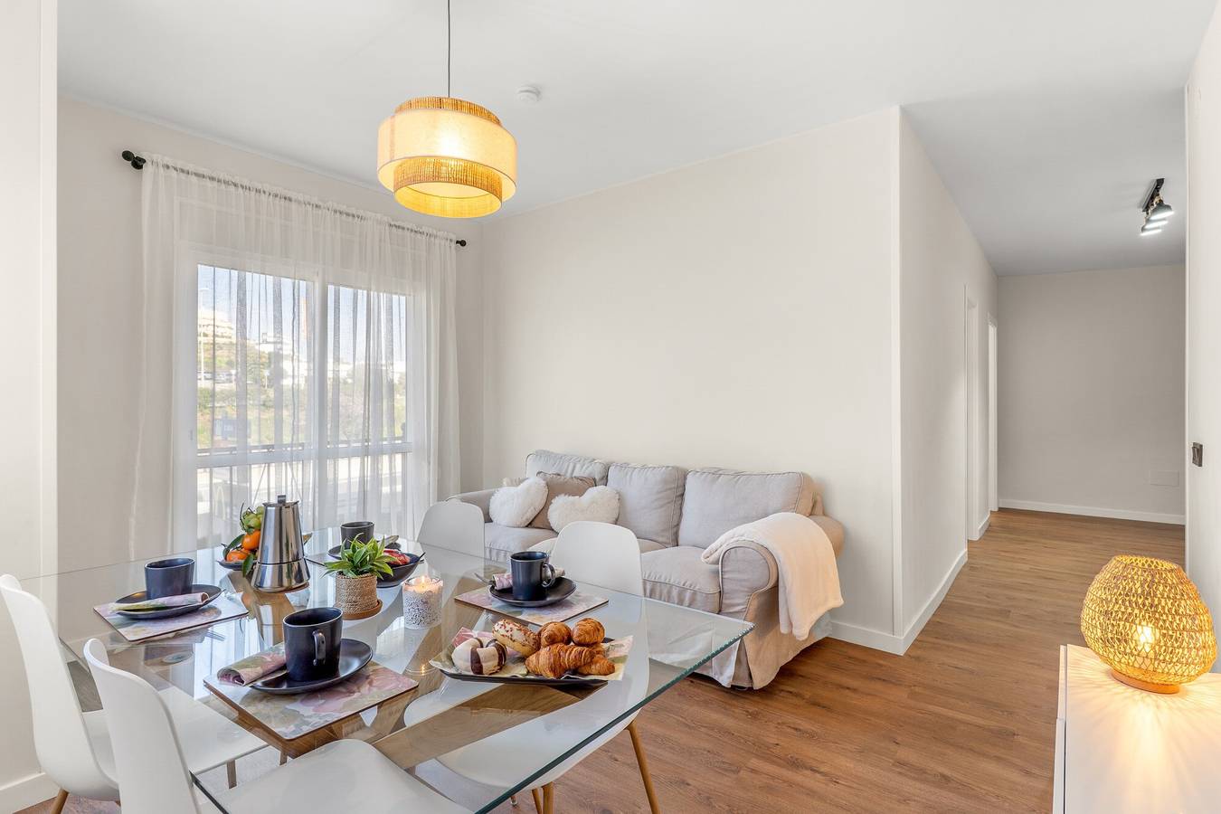 Entire apartment, B&B Apartments. Modern and Luxurious Apartment Less Than 100 Meters from the Beach in La Cala de Mijas, Mijas