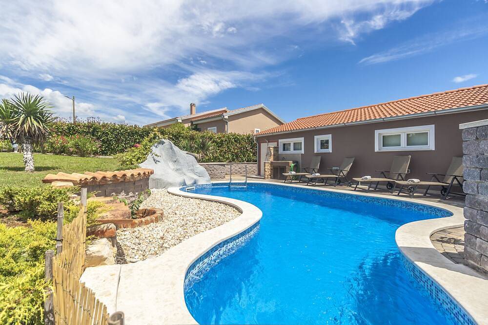 Acogedora casa de la piscina Tomas, cerca de Pula, con 2 dormitorios in Marčana, Costa sur de Istria