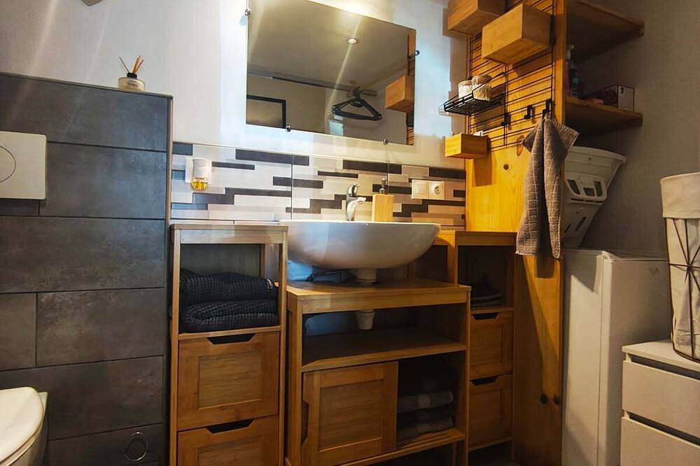 Entire apartment, Furnished Studio in Les Pennes-Mirabeau, Aix-en-Provence region