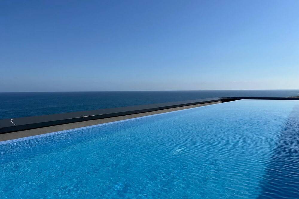 Entire apartment, Apartment with sea views and infinity pool, ideal for families. in Mataró, Costa del Maresme