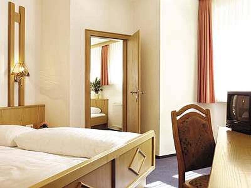 Brauereigasthof-Bürgerbräu - Cosy single room in country house style, shower/Wc, sitting area in Bad Reichenhall, Berchtesgarden Alps