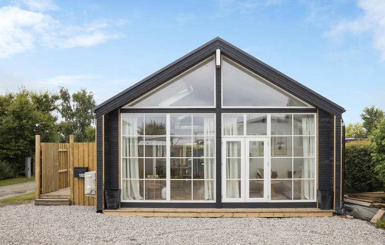 Feriehus for 4 personer, med Terrasse og Hage i Hasmark