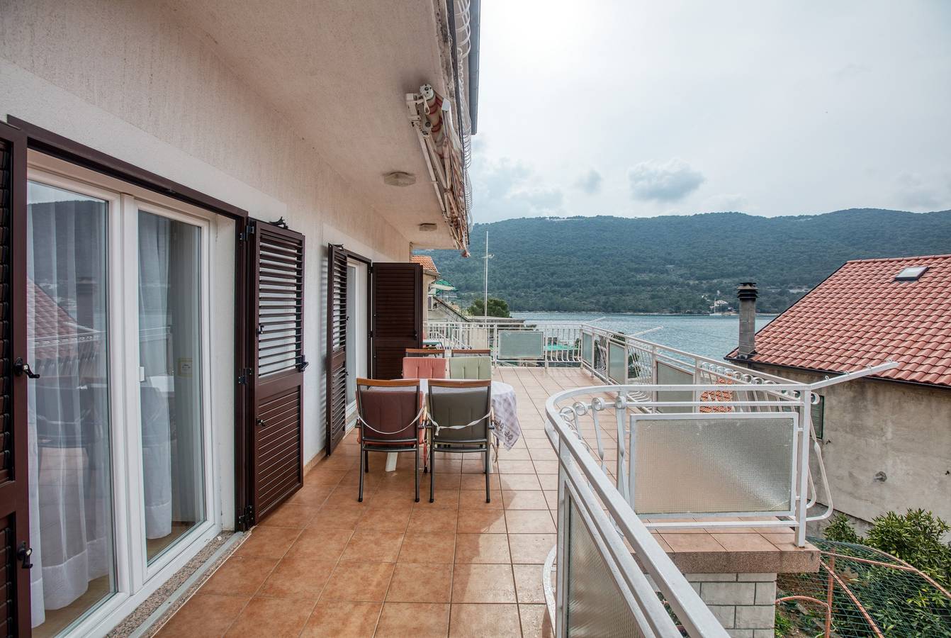 Ganze Wohnung, 4-Zimmer-Ferienwohnung mit Terrasse und Meerblick Grebastica, Sibenik A-482-a in Grebastica, Šibenik-Knin