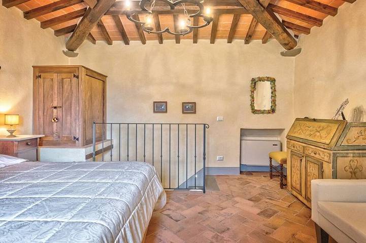 La Vista - private garden and view over Trasimeno Lake in Le Contesse, Cortona
