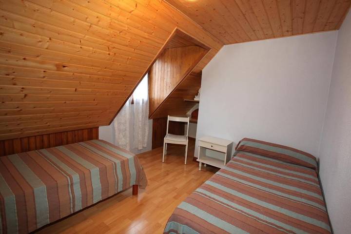 Gîte pour 6 personnes, avec terrasse et vue à Grust - 4