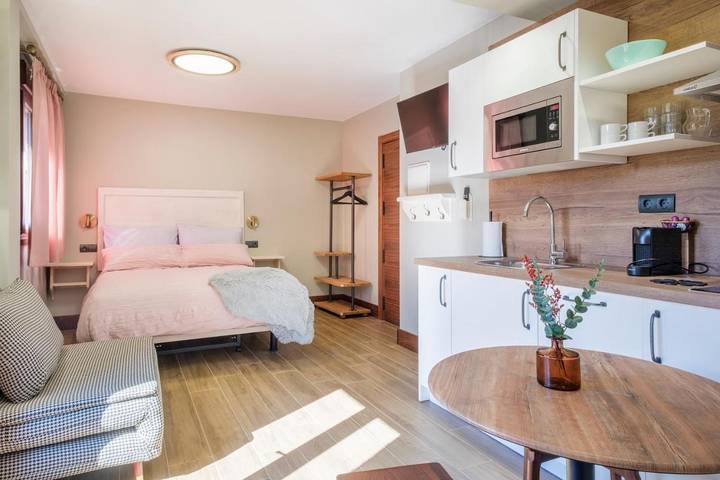 Ferienwohnung für 2 Personen, mit Balkon und Ausblick - 1