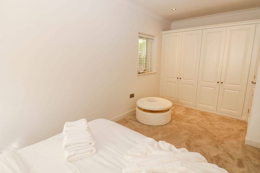 Arbour House Farm Bungalow, pet friendly, with hot tub in Durham in Durham, County Durham