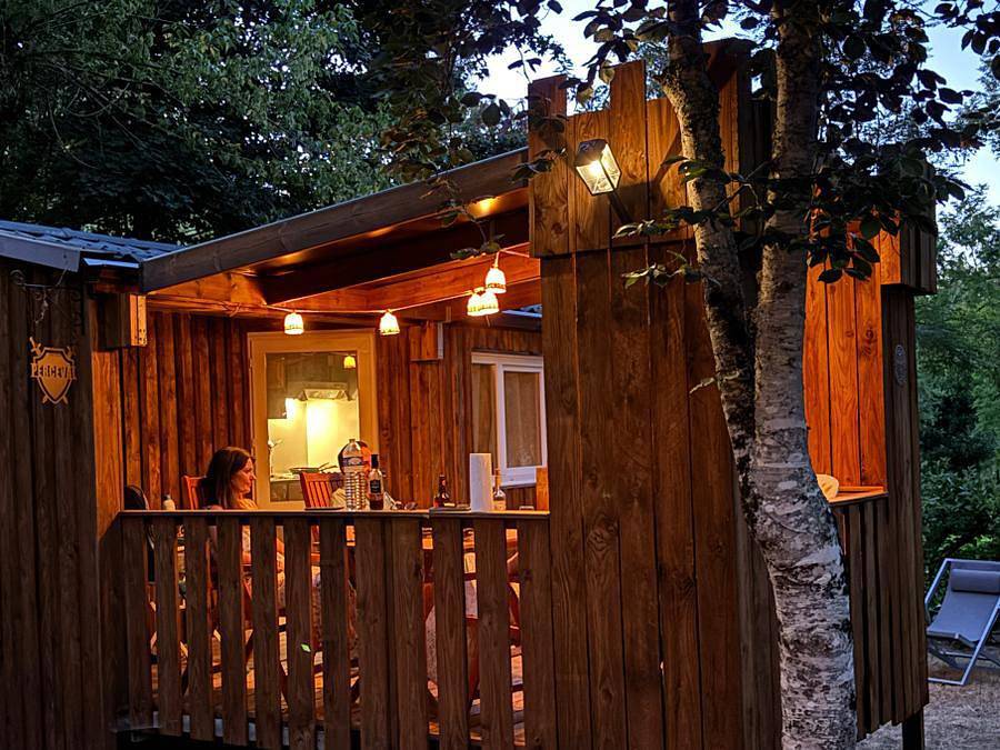 Camping les Pialades - Mobilheim 4 personen - Holz-Mobilheim Baby mit Klima - 26m² mit überdachter Terrasse / 2 Zimmer in Nabirat, Périgord Noir