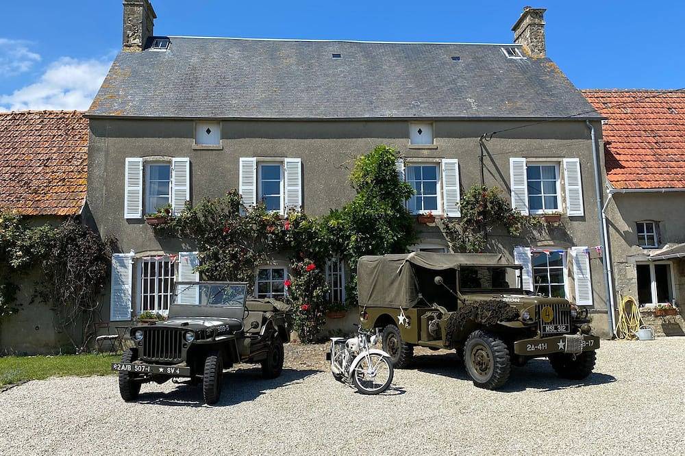Historic Farmhouse set in a private & quiet rural setting, pet friendly. in Amfreville (Normandie), Côte de la Déroute