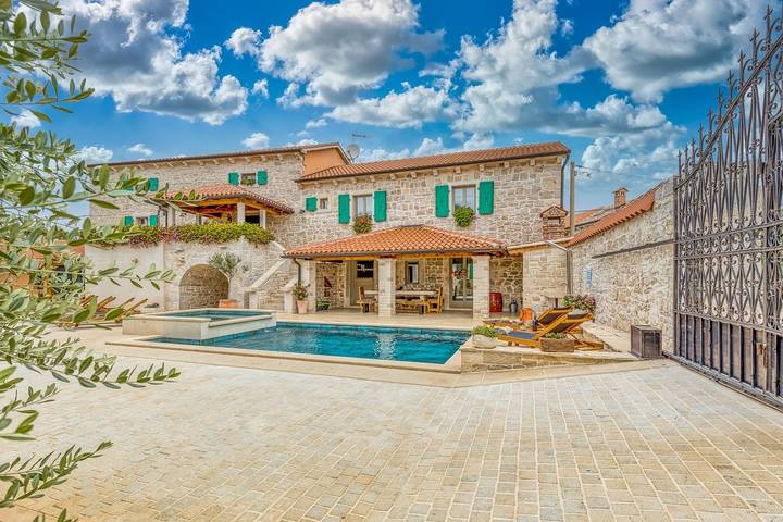 Villa pour 12 personnes, avec Balcon/Terrasse ainsi que Jardin et Piscine à Selina - 4