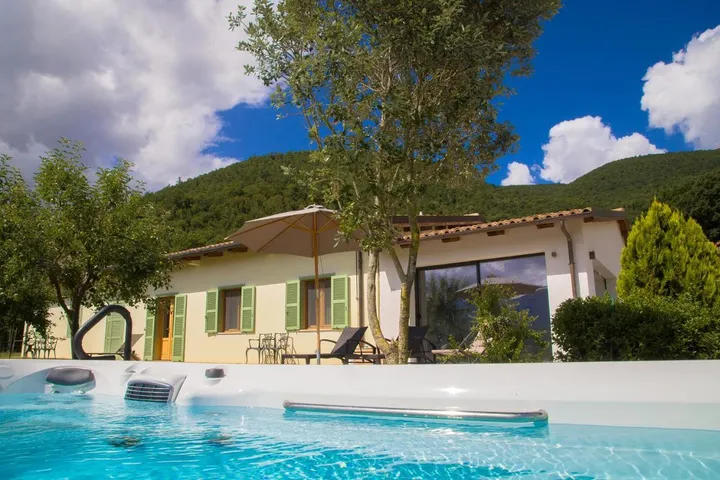 Casa de familia para 3 personas, con terraza además de jardín y vistas - 1