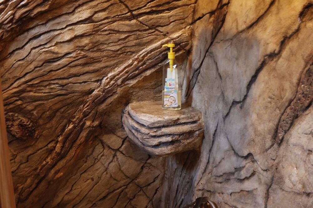 Love House Fairy tale garden with private pool and jacuzzi in Kumluca, Provinz Antalya