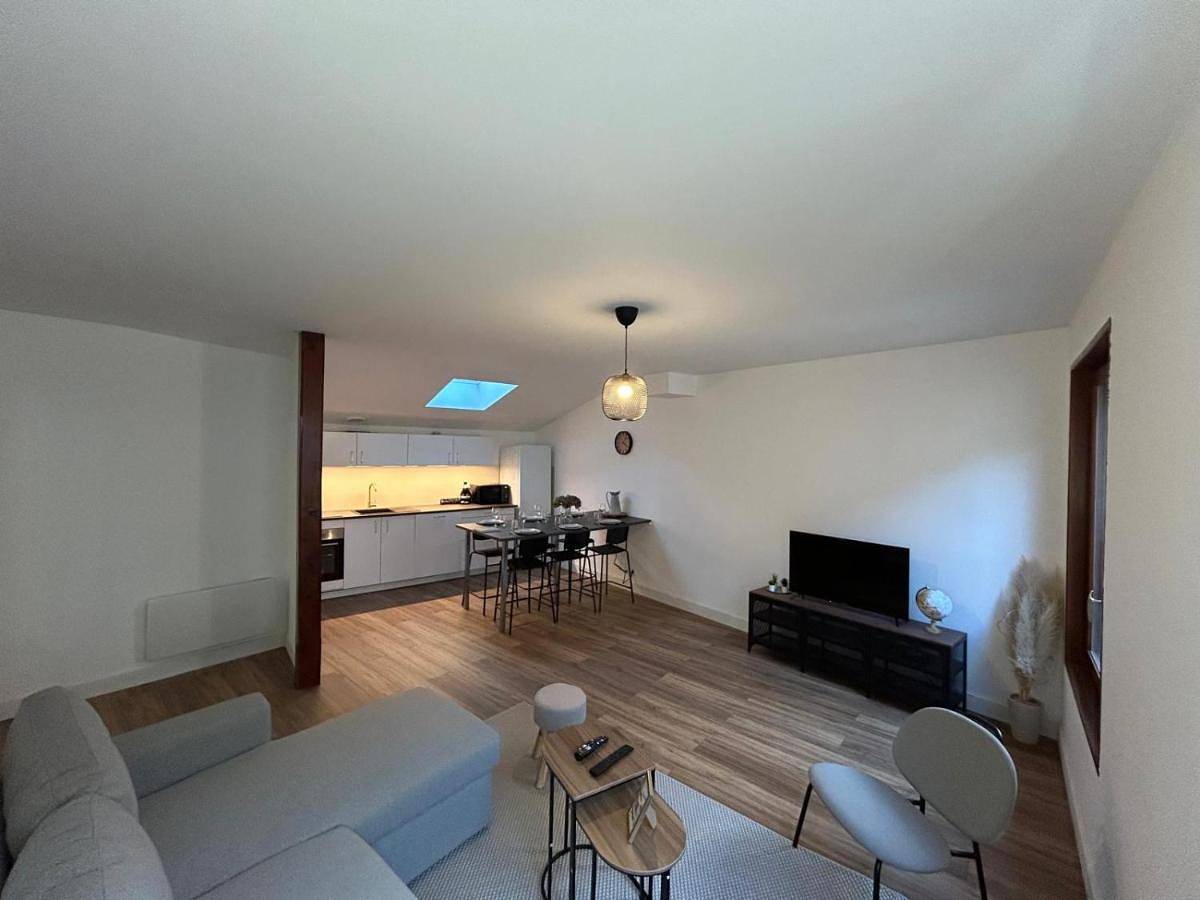 Appartement entier, Two-Bedroom Apartment in Pélussin, Parc Naturel Régional du Pilat