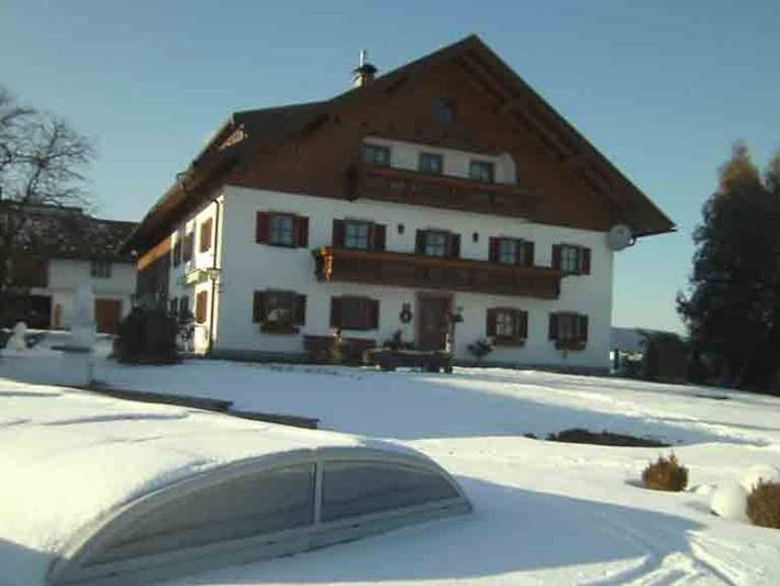 Bauernhof für 5 Personen, mit Balkon und Garten sowie Pool und Ausblick am Mondsee
