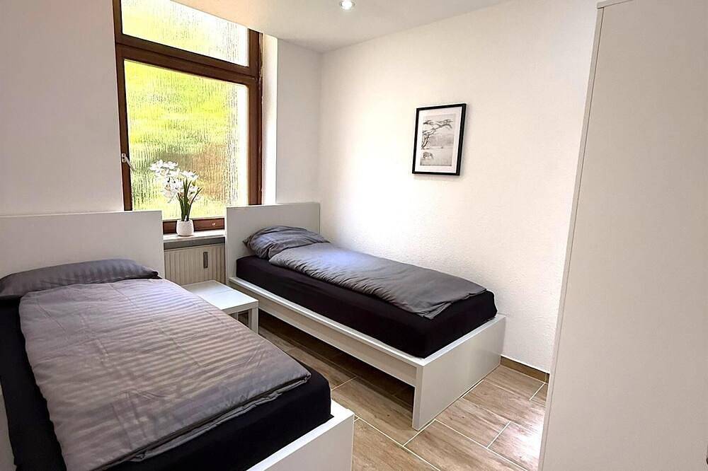 Entire apartment, Ground floor apartment Wiesbaden city center 2 rooms kitchen bathroom in Wiesbaden, Rheingau