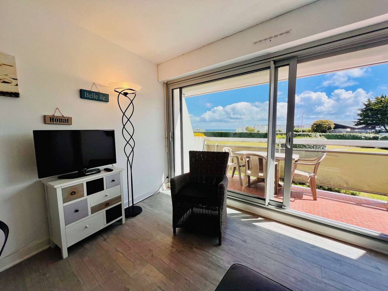 Entire apartment, Charming 2-room apartment in Quiberon with balcony, parking, and wifi, pets allowed in Quiberon, Côte des Mégalithes