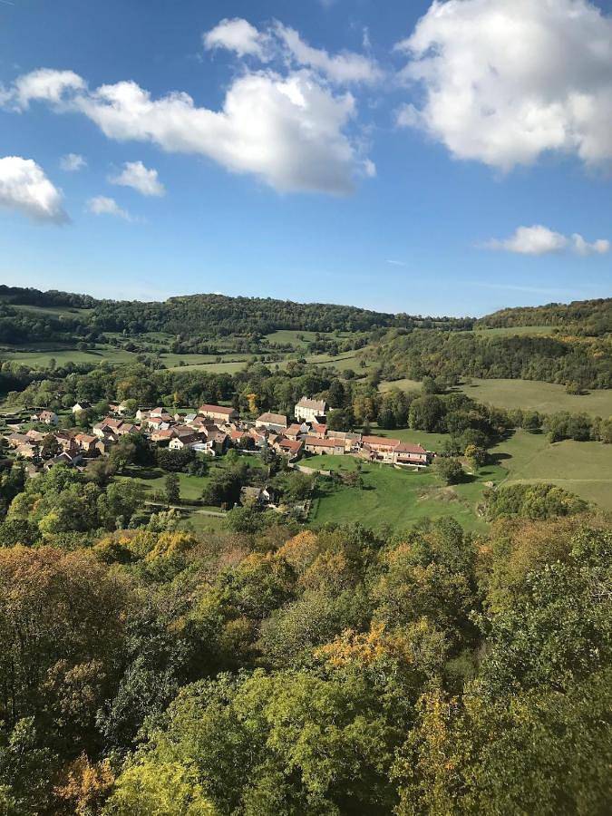 Gîte pour 4 personnes, avec balcon ainsi que jardin et vue à Mavilly-Mandelot