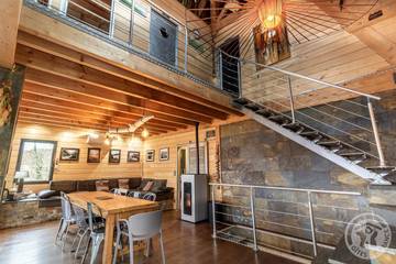 Gîte pour 12 personnes, avec jardin et terrasse à Saint-Pastous