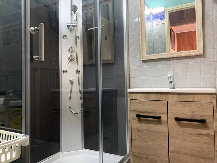 Appartement entier, Studio de 34m2, 4 personnes exposé Est, balcon avec belle vue sur la vallée in Pra-Loup (station de ski), Pra-Loup