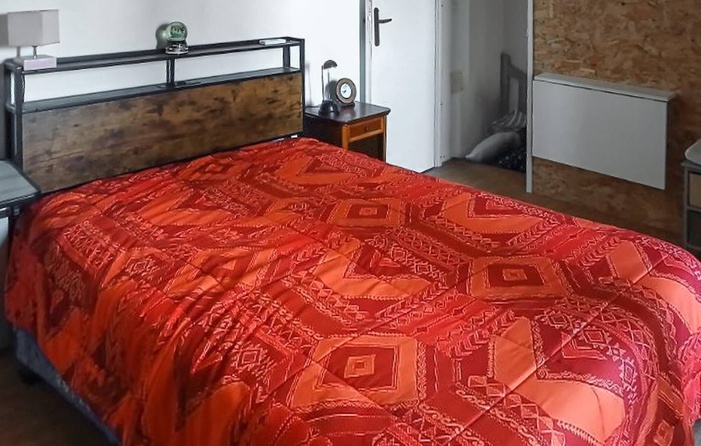 Amplio apartamento de 2 dormitorios con piscina cerca de Venelles, restaurantes y wifi in Venelles, Region de Aix-en-Provence