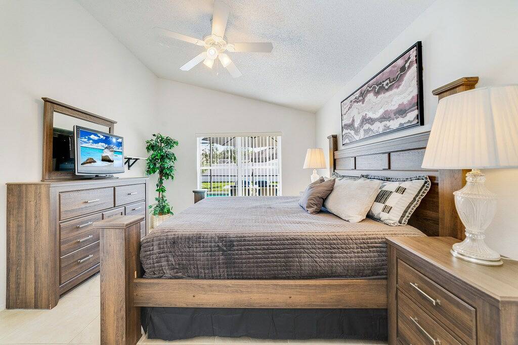 Sunny Pool, Game Room, Near Disney, Walk to #Gktw! in Kissimmee, Osceola County