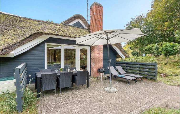 Ferienhaus für 6 Personen mit Terrasse in Fjellerup Strand, Djursland
