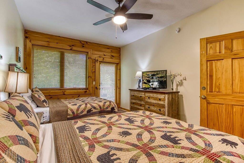 City View Chalet, City View Chalet, Pool Table, Hot Tub, Free Attraction Tickets in Gatlinburg, Sevier County