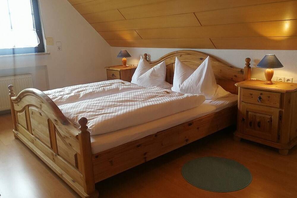 Ganze Wohnung, Gemütliche und helle Ferienwohnung (67 qm) mit kostenfreies Wlan in Hohenberg an der Eger, Landkreis Wunsiedel im Fichtelgebirge