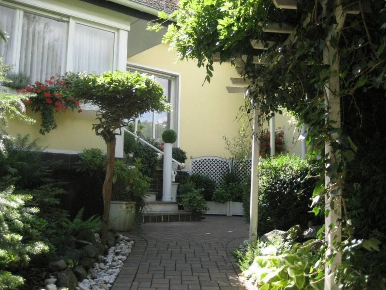 Ganze Wohnung, Große Ferienwohnung mit Balkon und Garten in Steinen (Westerwald), Westerwald